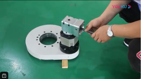 直齒驅(qū)動（齒輪式回轉(zhuǎn)驅(qū)動、回轉(zhuǎn)減速器）工作演示